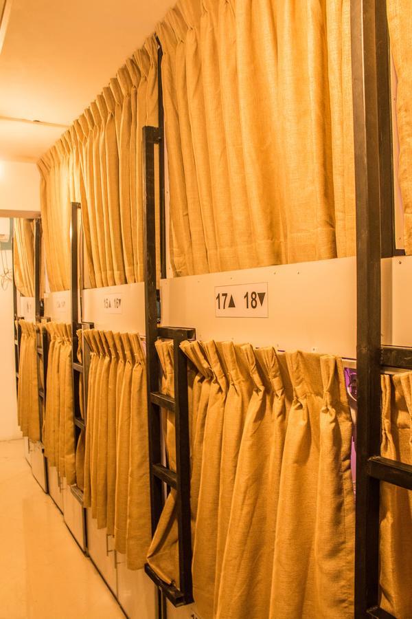 Hotel Bunk Planet Kandy Esterno foto