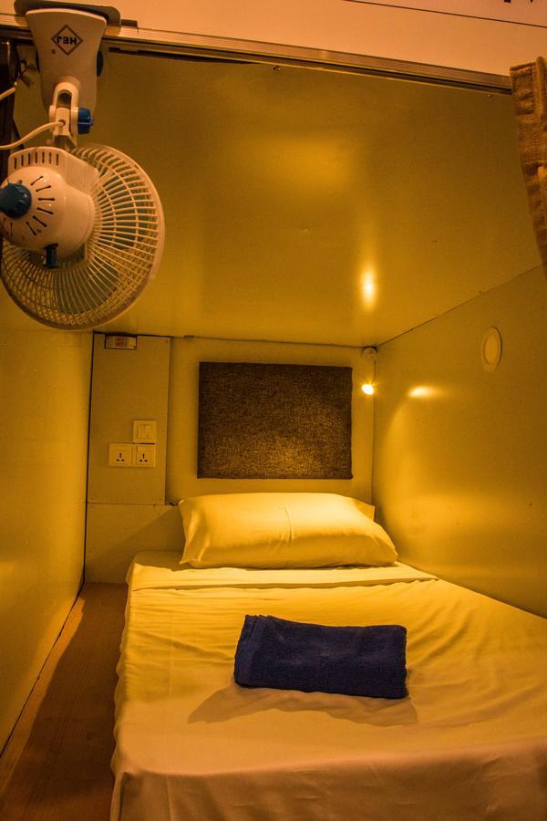 Hotel Bunk Planet Kandy Esterno foto