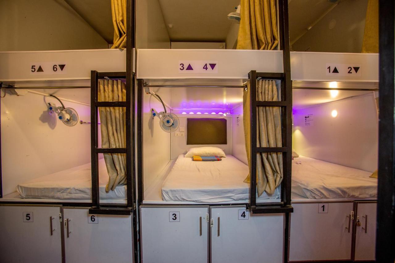 Hotel Bunk Planet Kandy Esterno foto