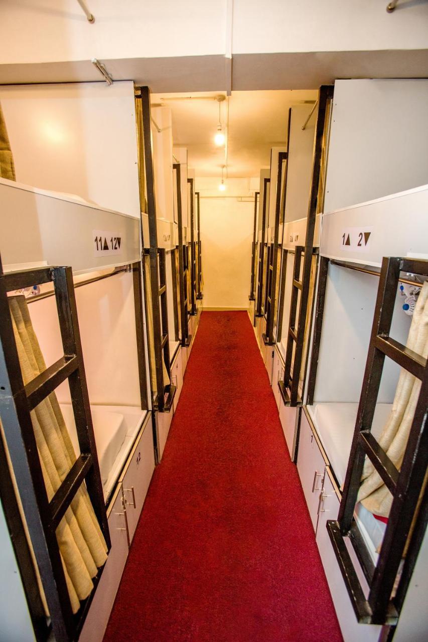 Hotel Bunk Planet Kandy Esterno foto