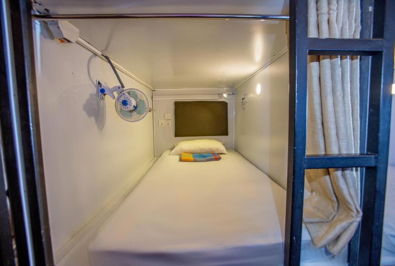 Hotel Bunk Planet Kandy Esterno foto
