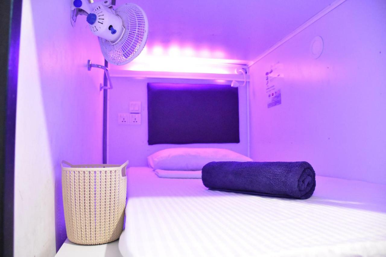 Hotel Bunk Planet Kandy Esterno foto